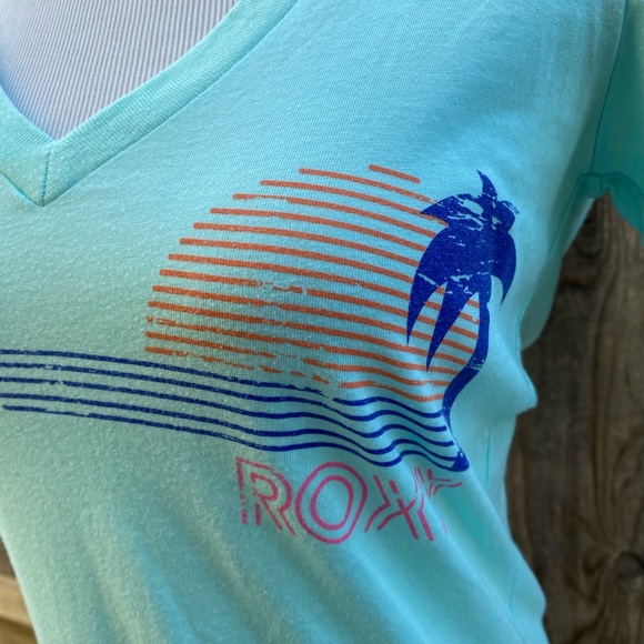 Roxy v-neck tee - Picture 2 of 5